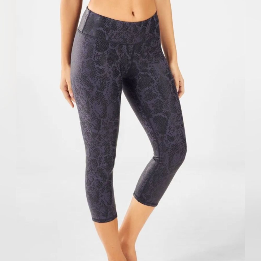 Fabletics Byzantine Print Mid-Rise PowerHold Crop Python Snakeskin, Medium